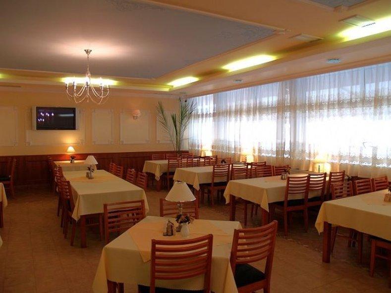 Teplička nad Váhom Penzion Anton מראה חיצוני תמונה
