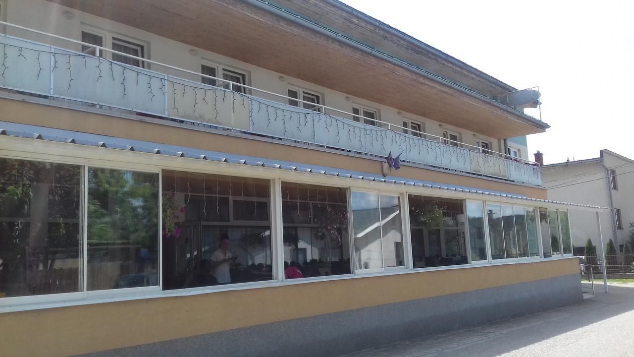 Teplička nad Váhom Penzion Anton מראה חיצוני תמונה